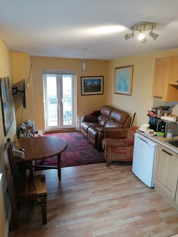 Room Totteridge Road in High Wycombe