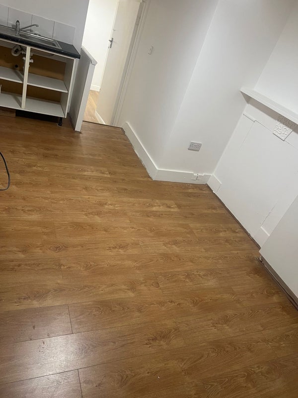 Flat Uxbridge Road in Greater London