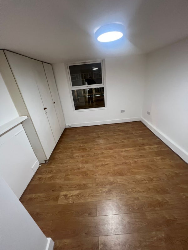 Flat Uxbridge Road in Greater London
