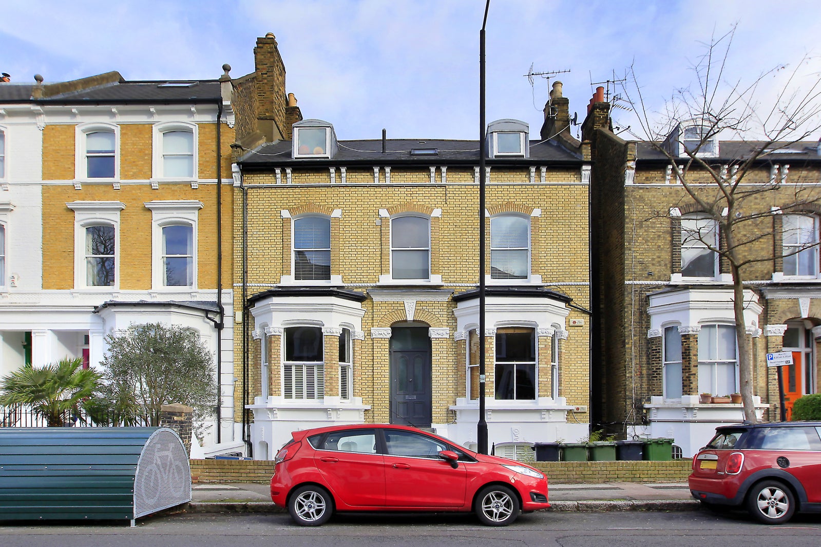 Flat Gauden Road in Greater London