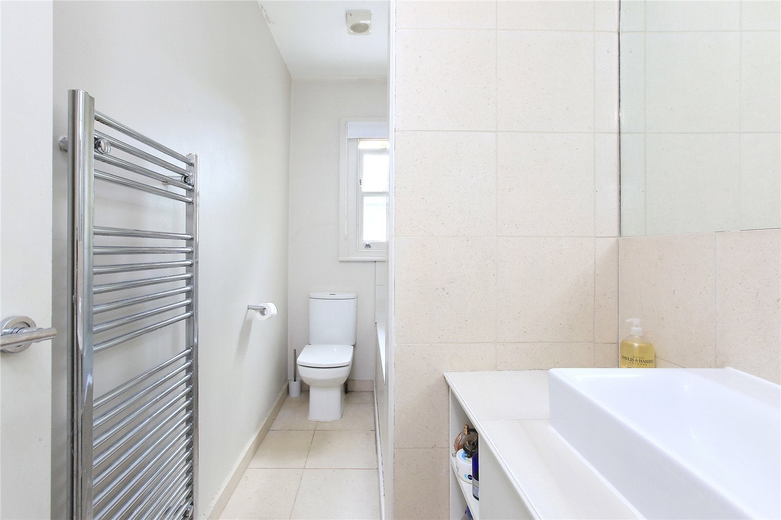 Flat Gauden Road in Greater London