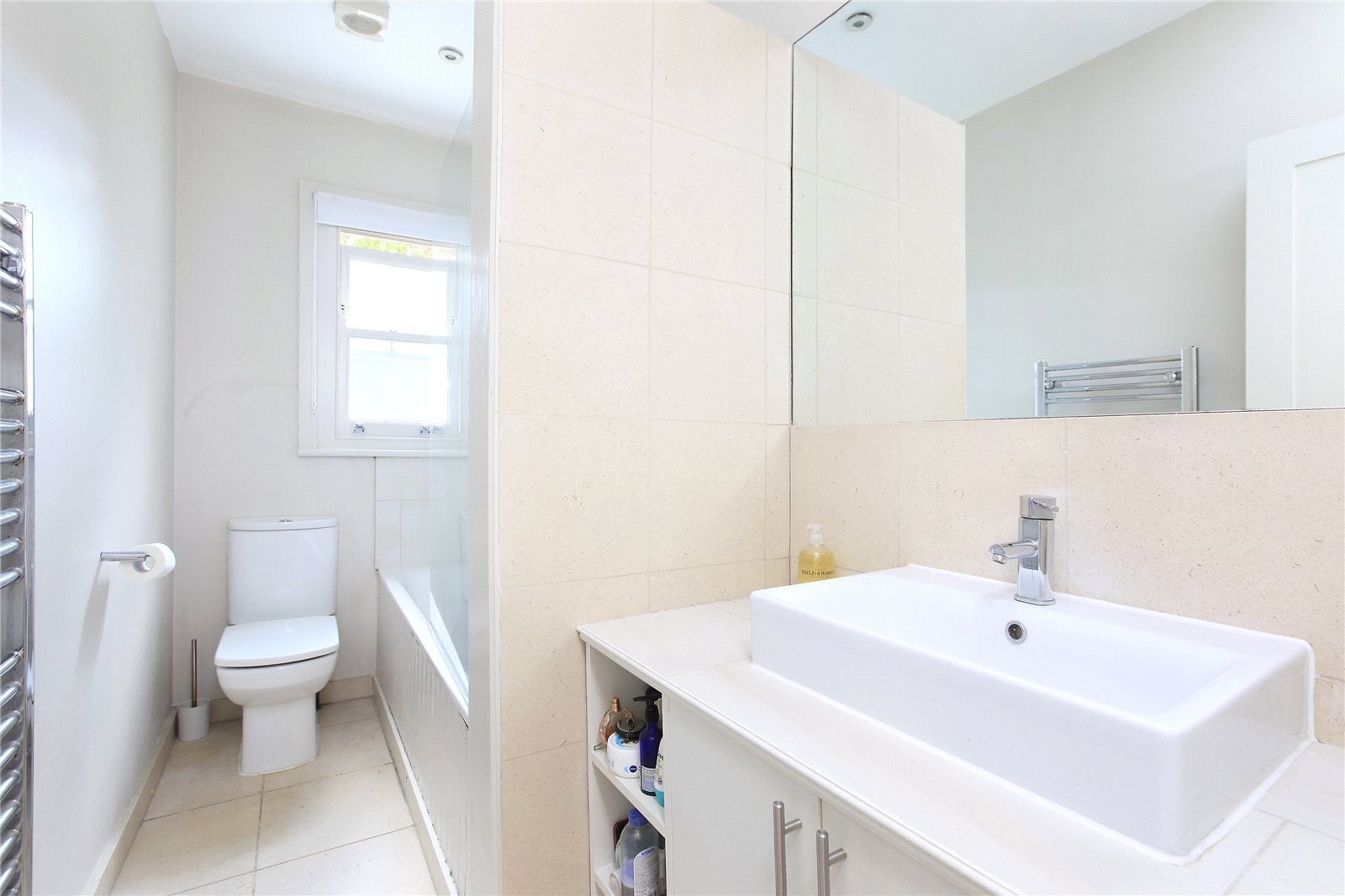 Flat Gauden Road in Greater London