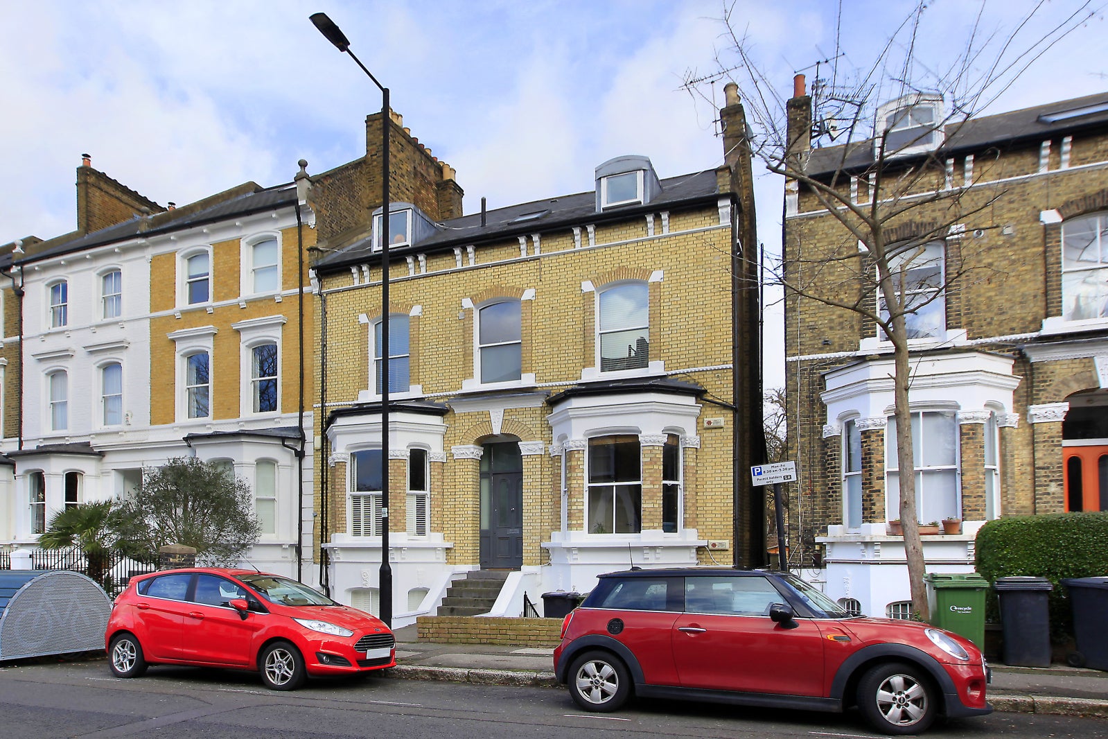 Flat Gauden Road in Greater London