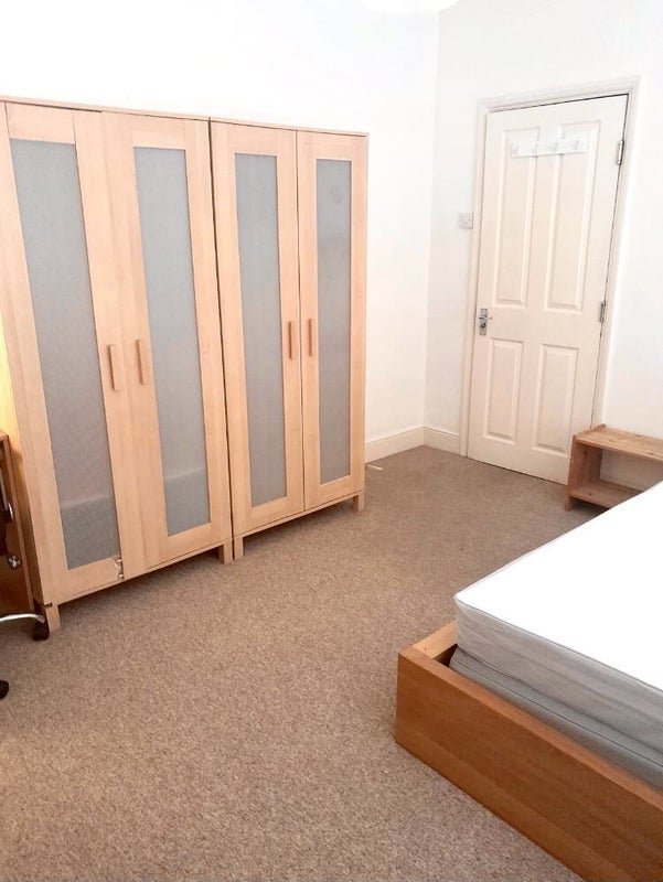 Room Montem Lane in Slough