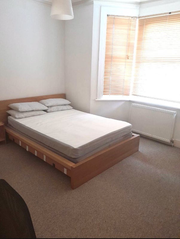Room Montem Lane in Slough
