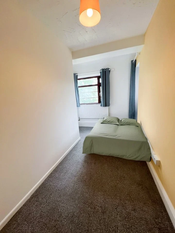 Room Poynders Gardens in Greater London