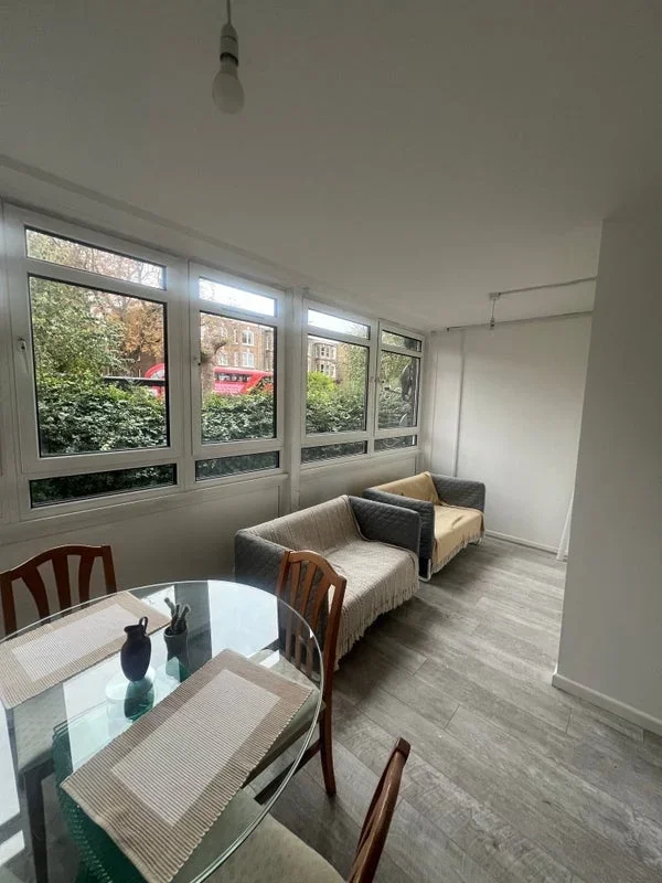 Flat Voltaire Road in London