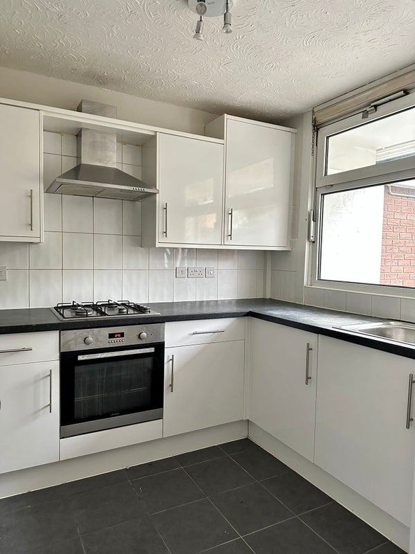 Room Cordelia Street in Greater London