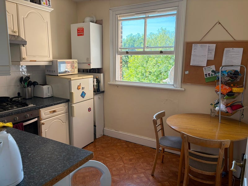 Room Alexandra Grove in Greater London