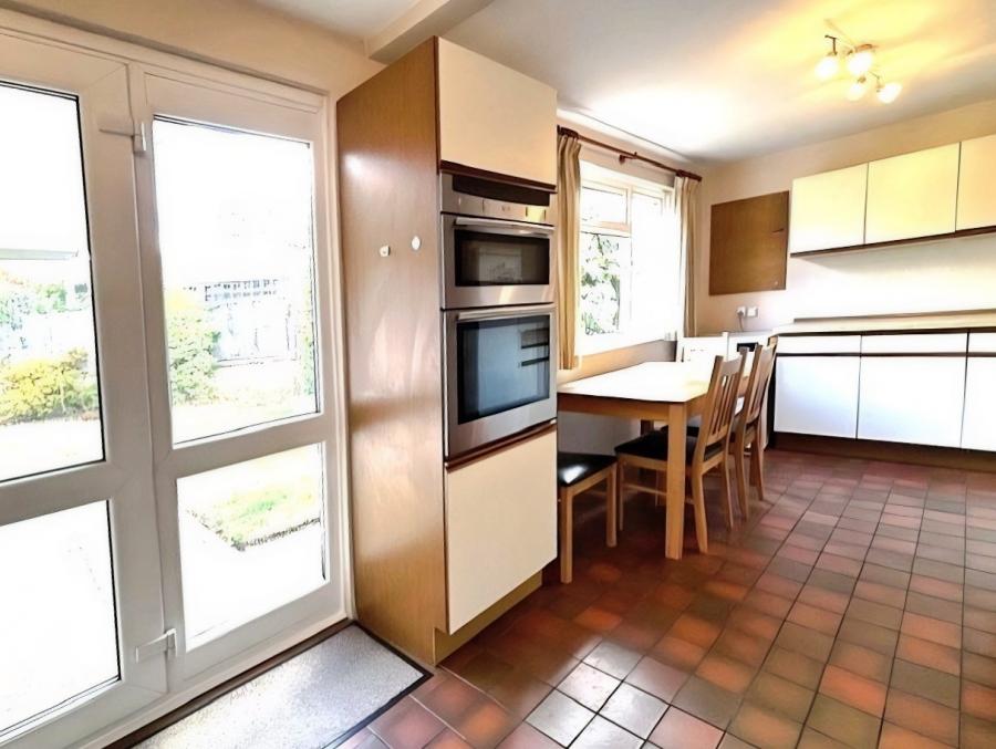 House Bower Close in Eaton Bray