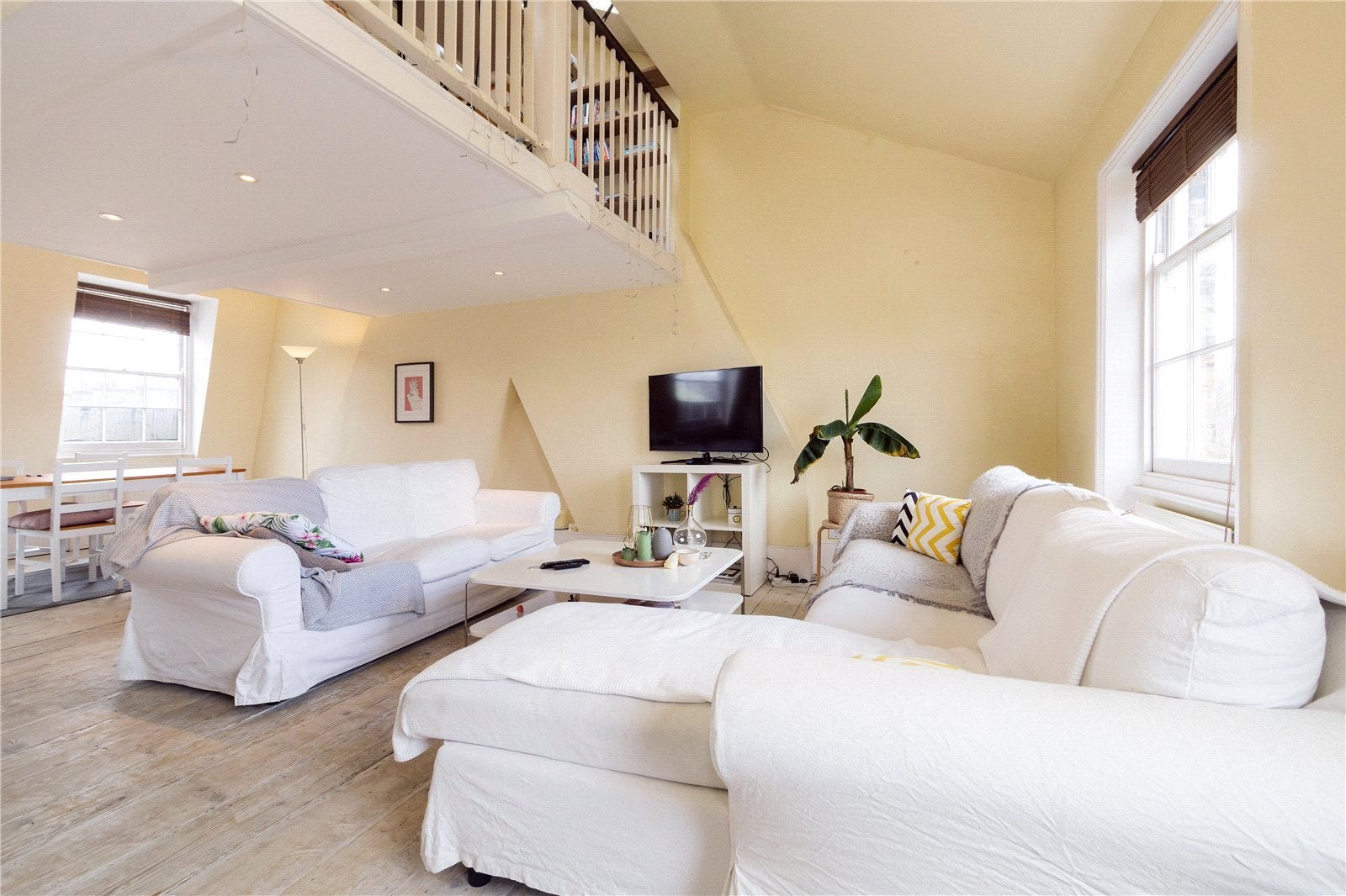 Flat Swan Street in Greater London