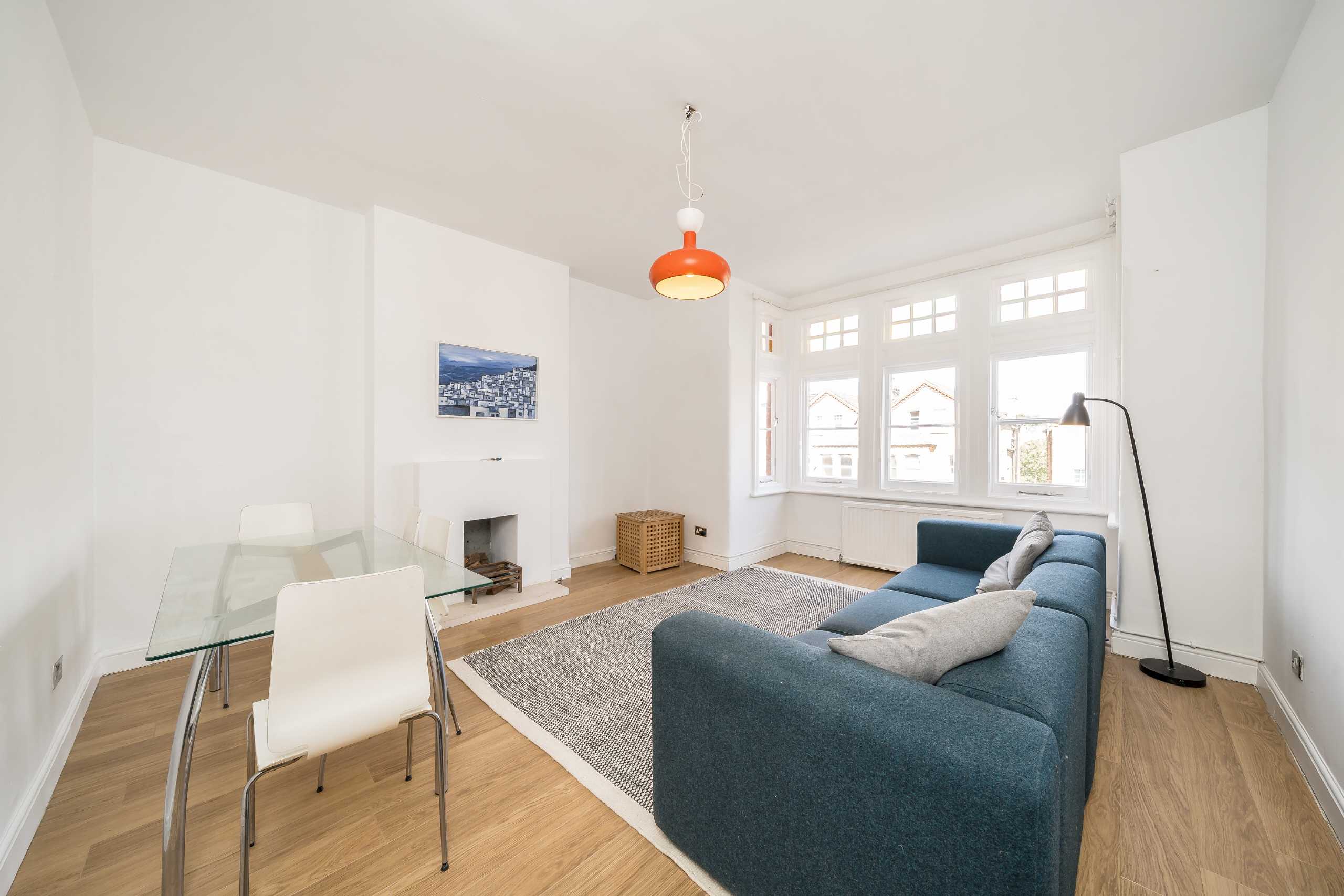Flat Knollys Road in Greater London