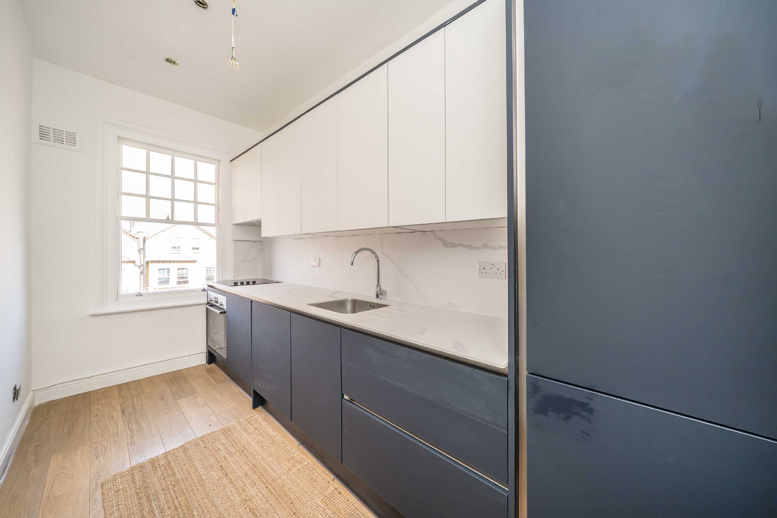 Flat Knollys Road in Greater London