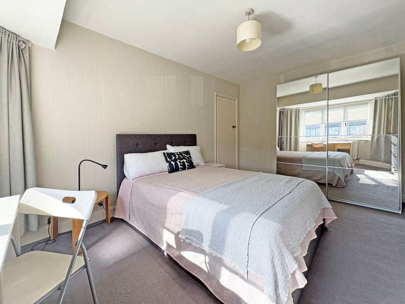 Room Princes Gardens in Greater London