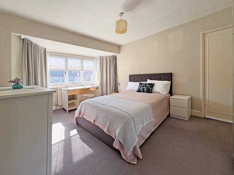 Room Princes Gardens in Greater London