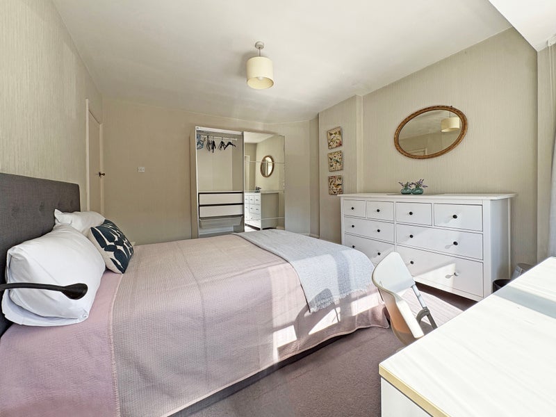 Room Princes Gardens in Greater London