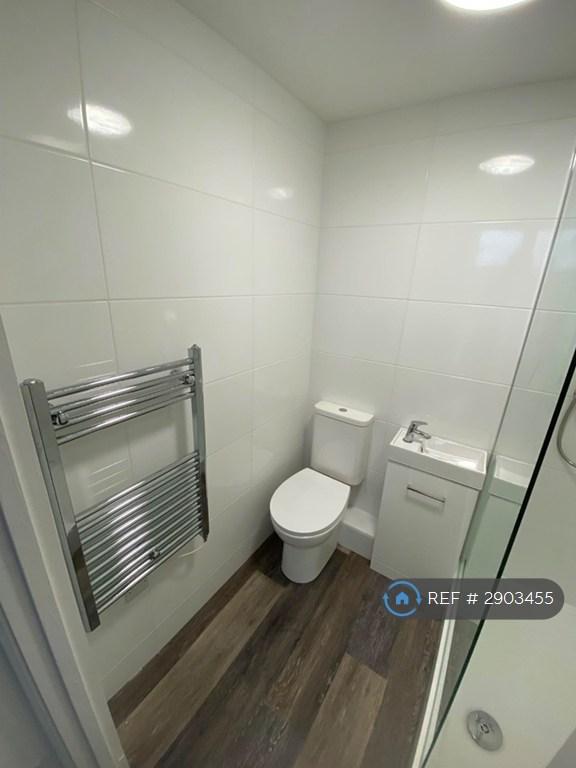 Flat Alfriston Road in Surrey Heath
