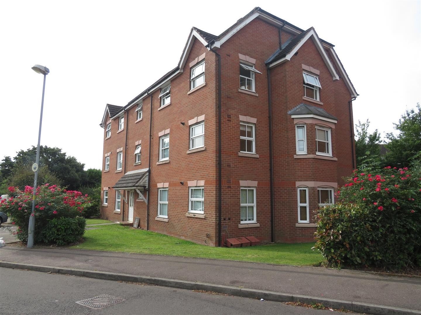 Flat Watermill Crescent in Birmingham