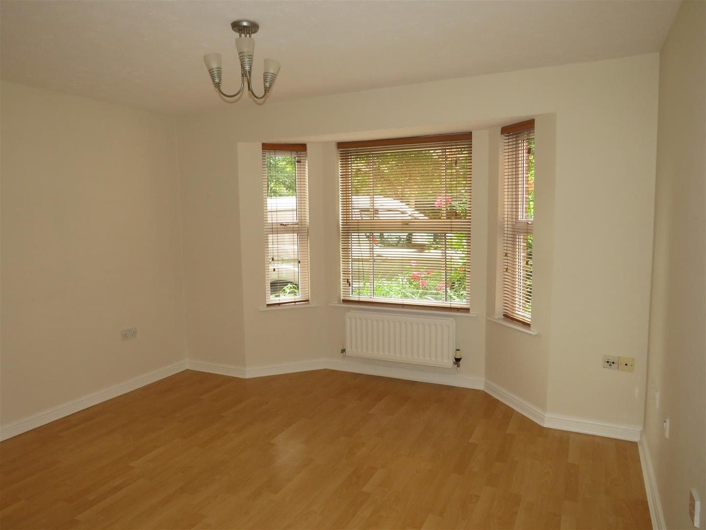 Flat Watermill Crescent in Birmingham