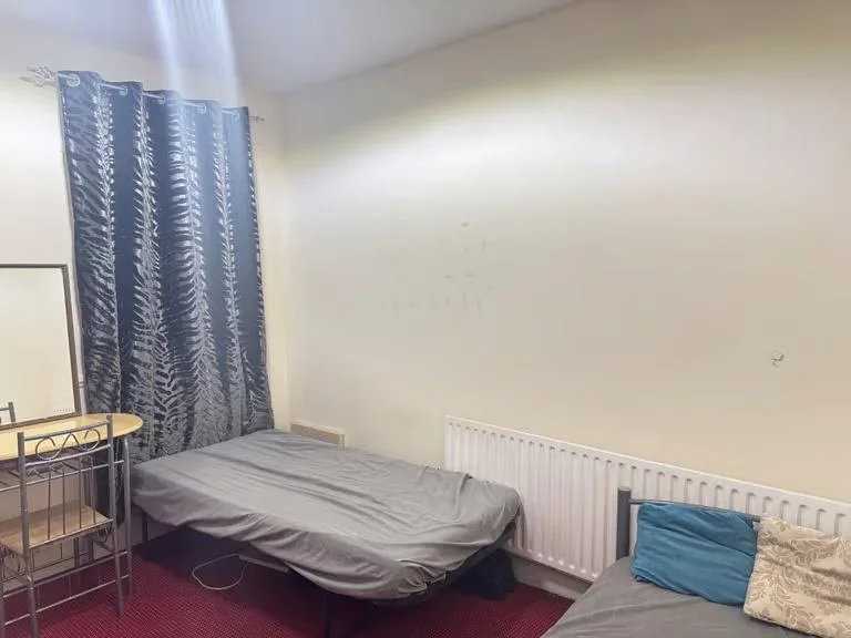 Room Gooseley Lane in Greater London