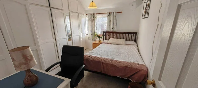 Room Firtree Avenue in Greater London