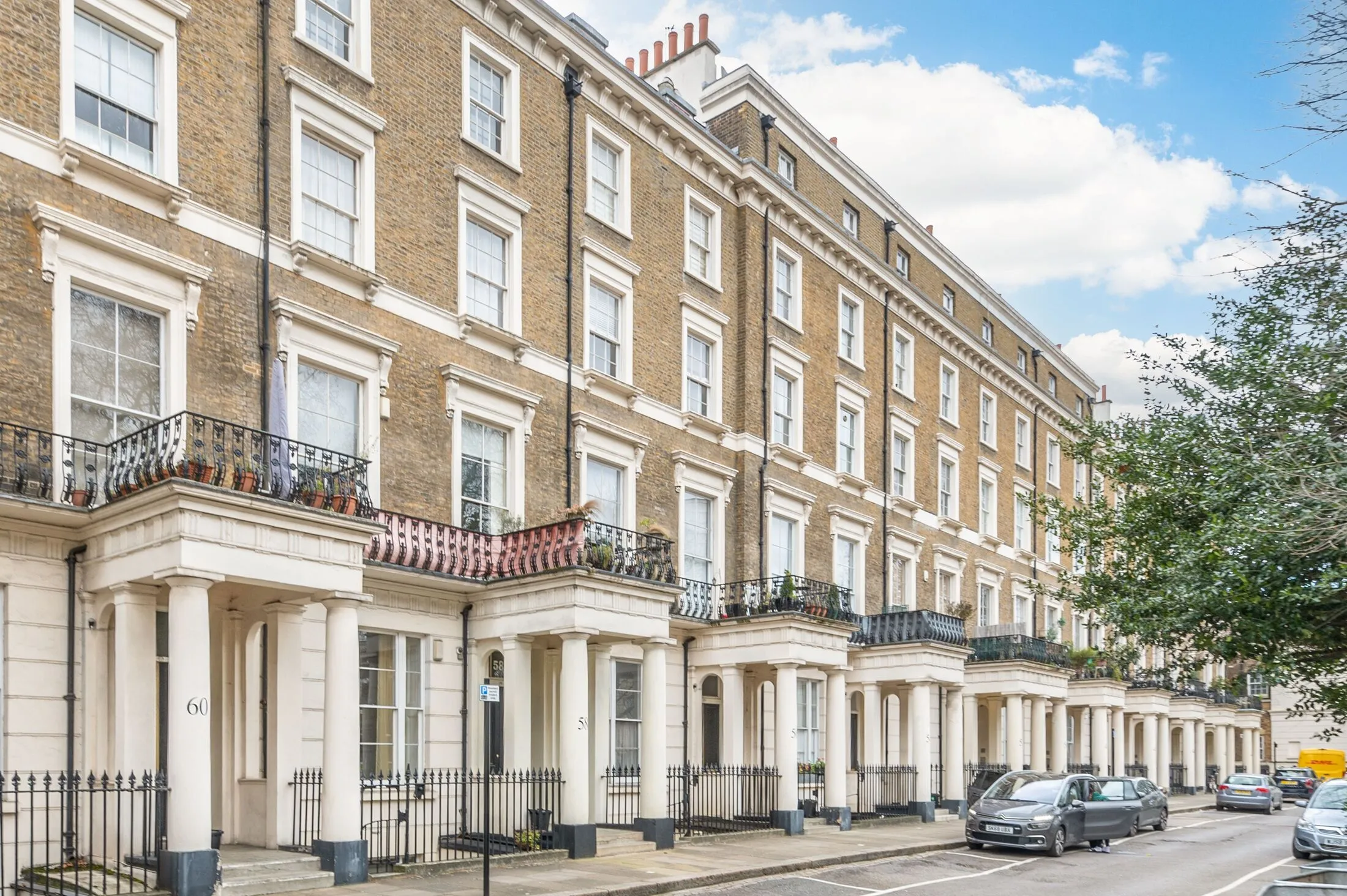 Flat Gloucester Gardens in City of Westminster