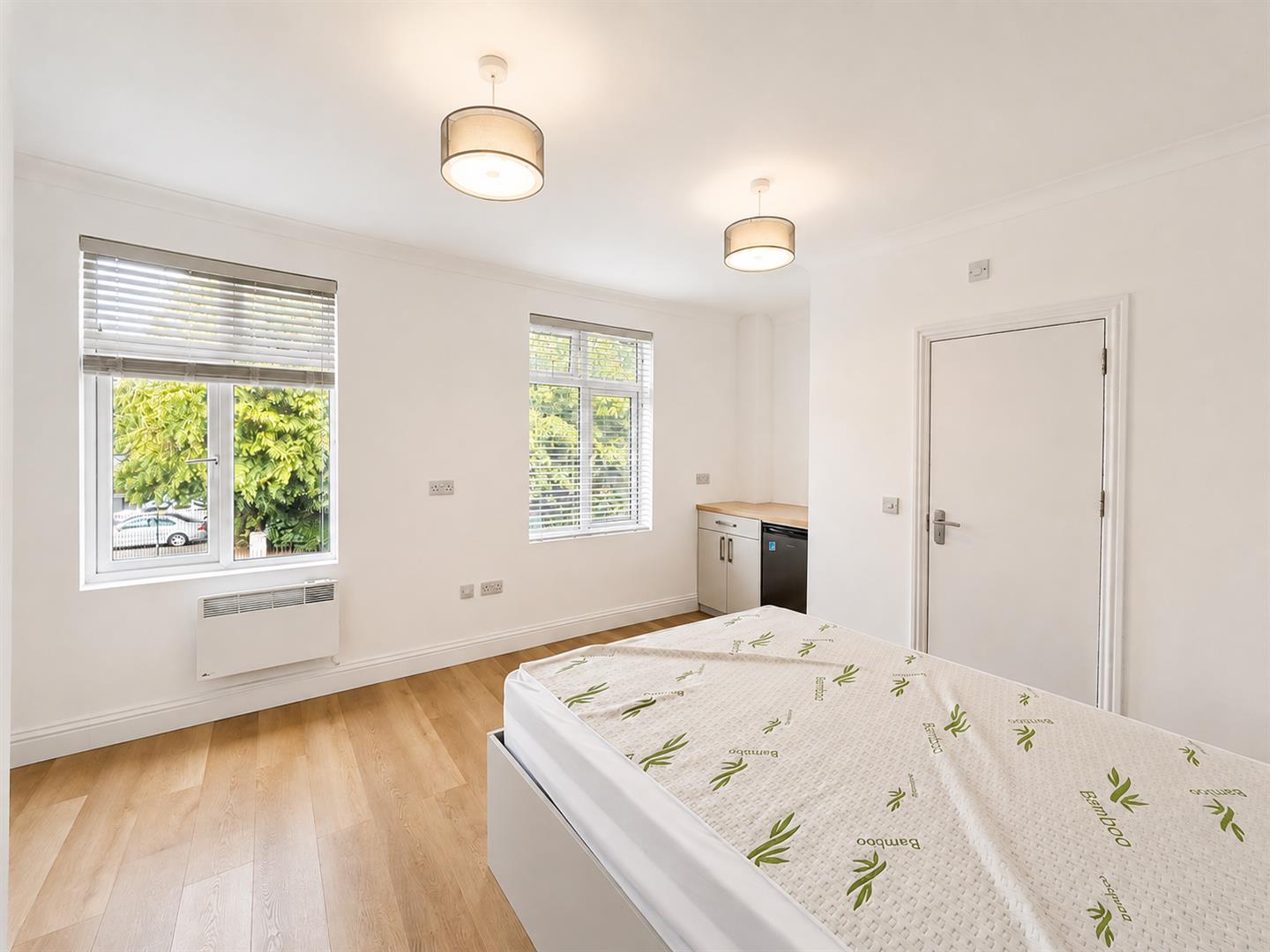 Room Bath Road in Greater London