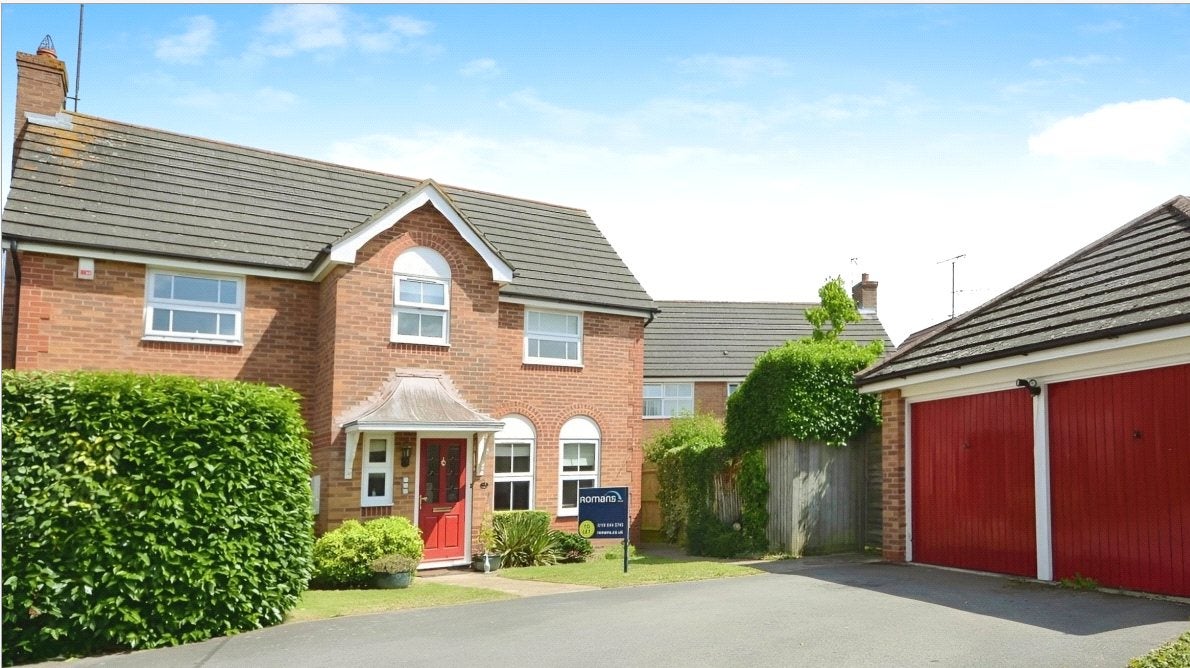 House Marathon Close in Woodley