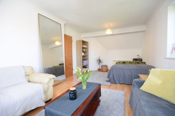 Flat Willesden Lane in London
