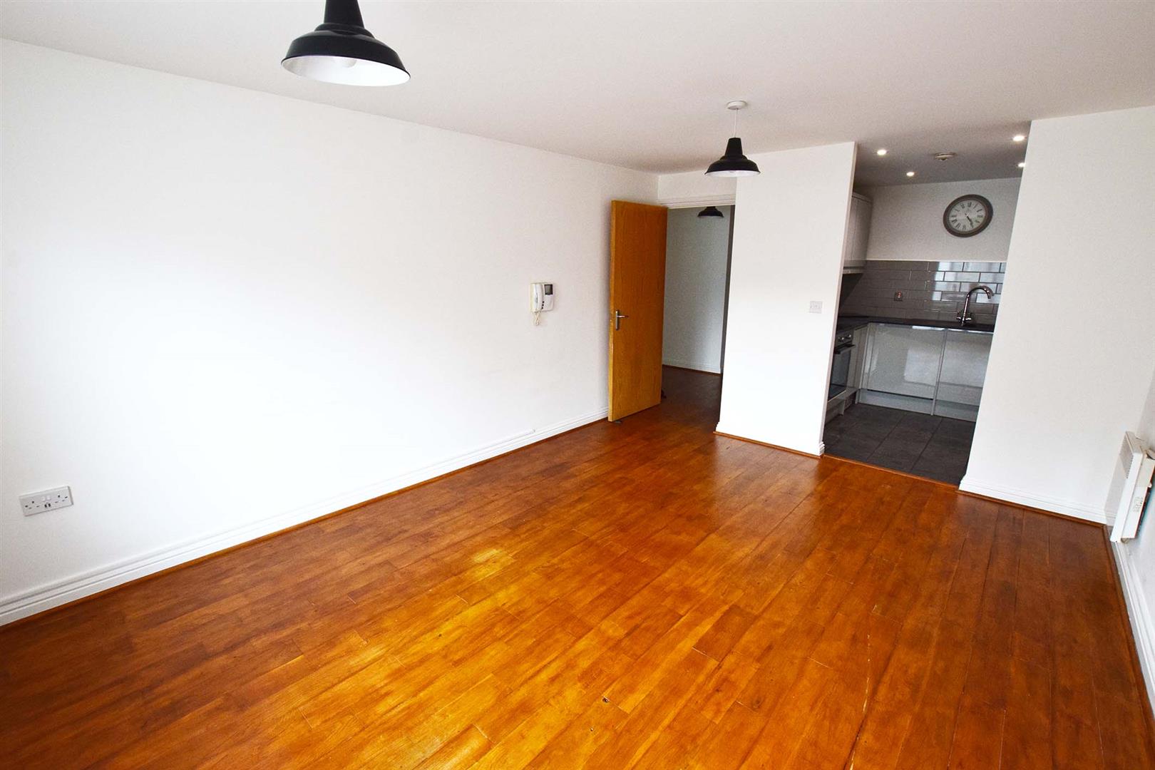 Flat Orchard Street in Rainham