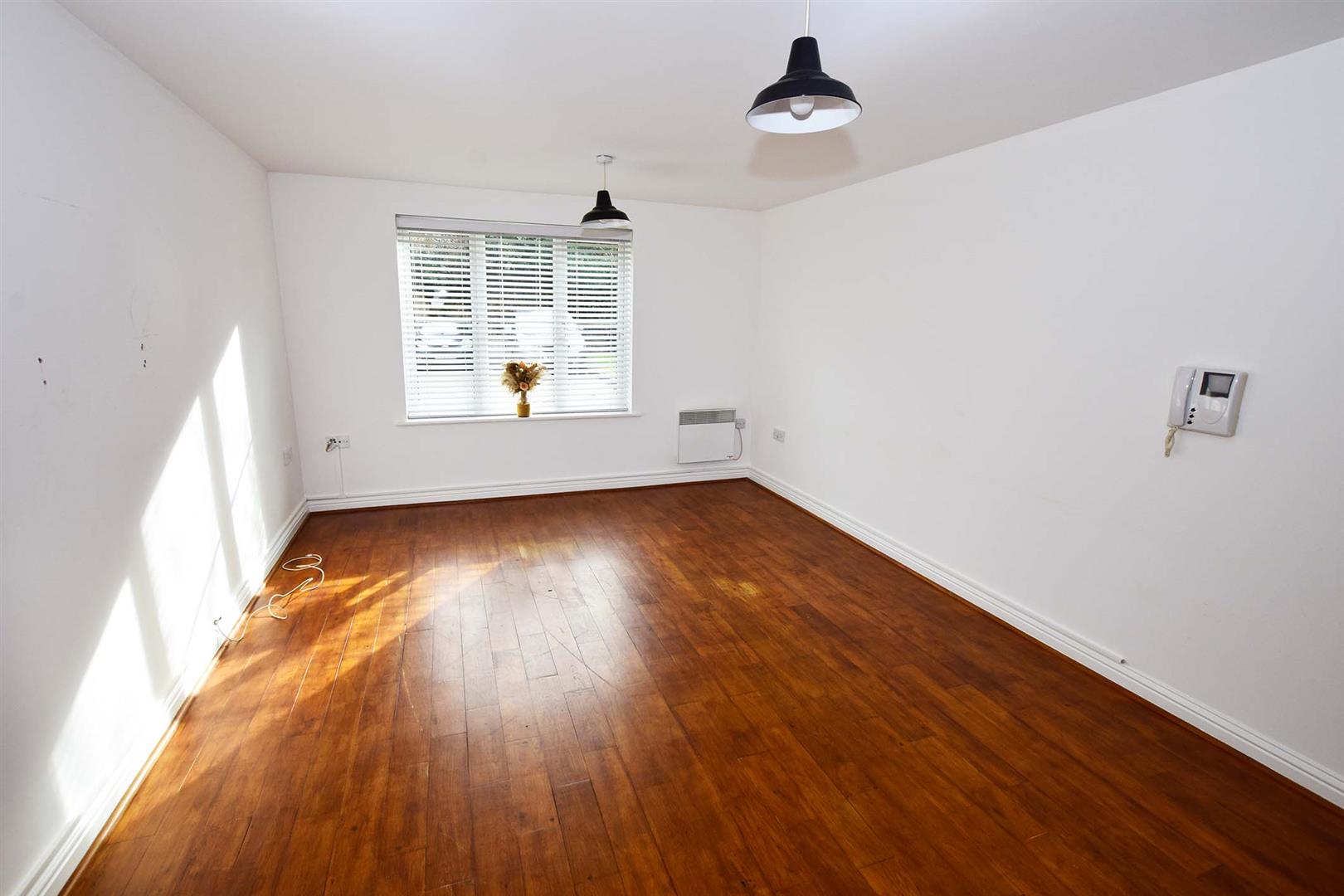 Flat Orchard Street in Rainham