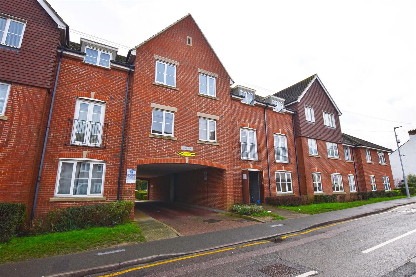 Flat Orchard Street in Rainham