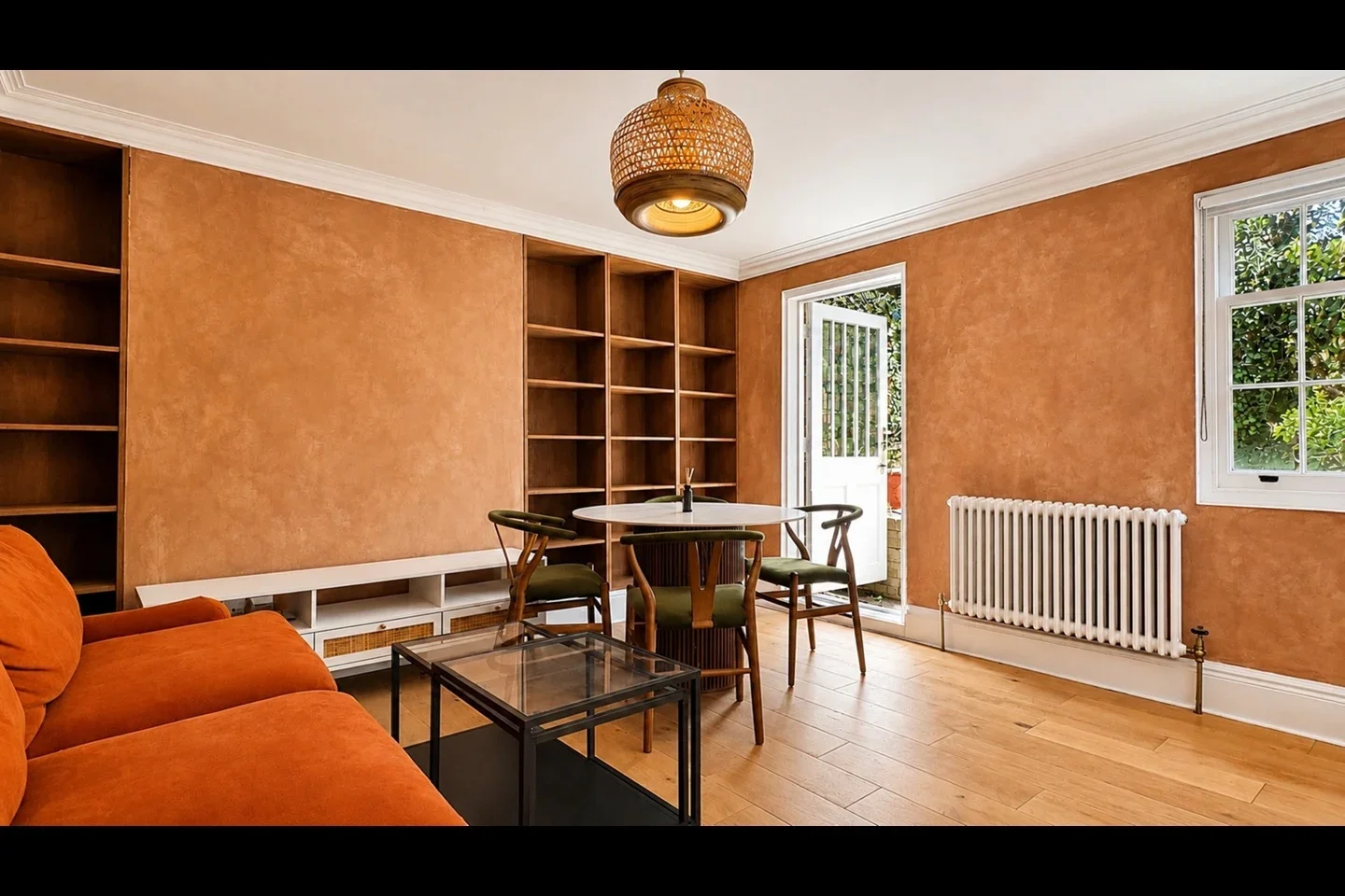 Flat Caledonian Road in Greater London