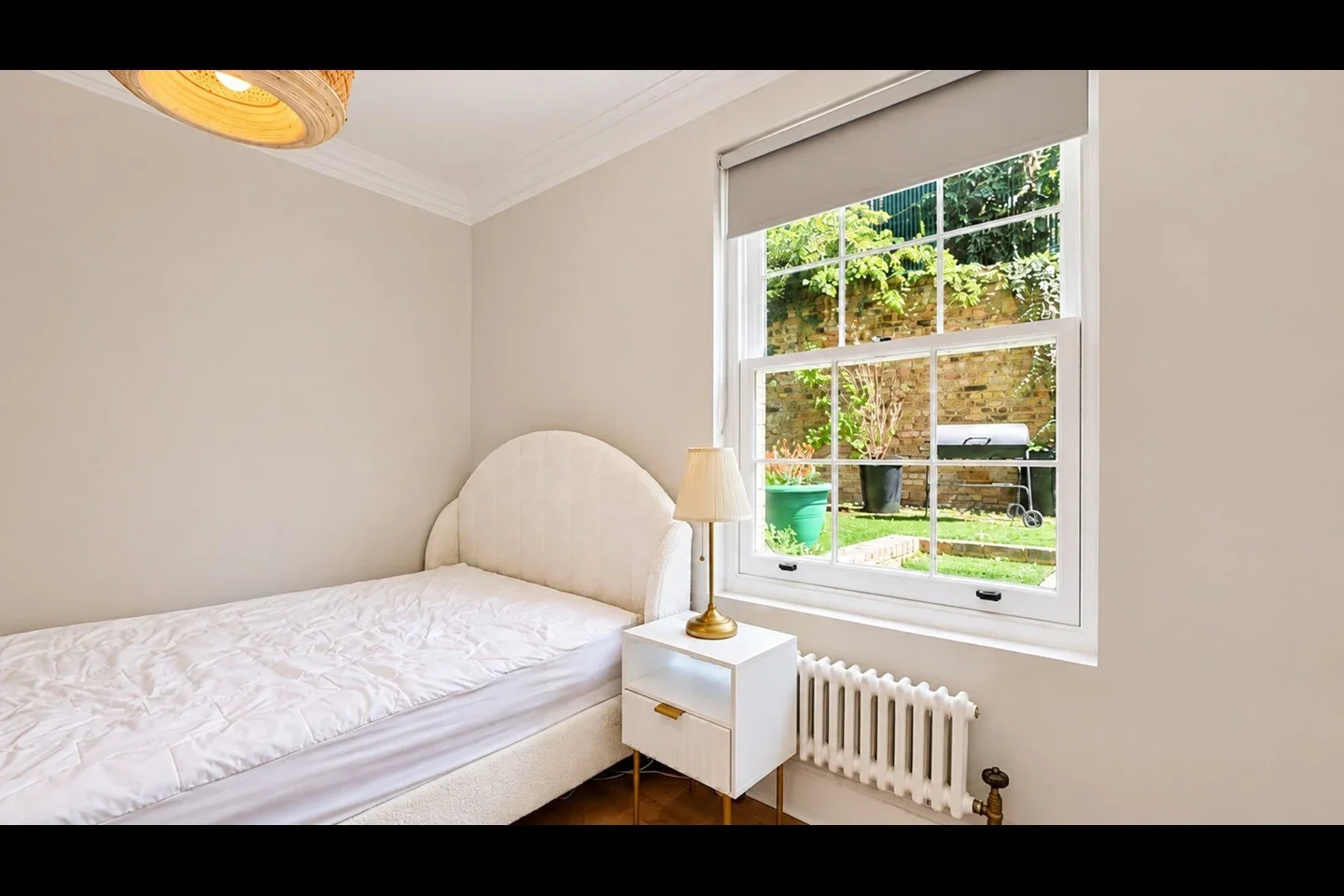 Flat Caledonian Road in Greater London