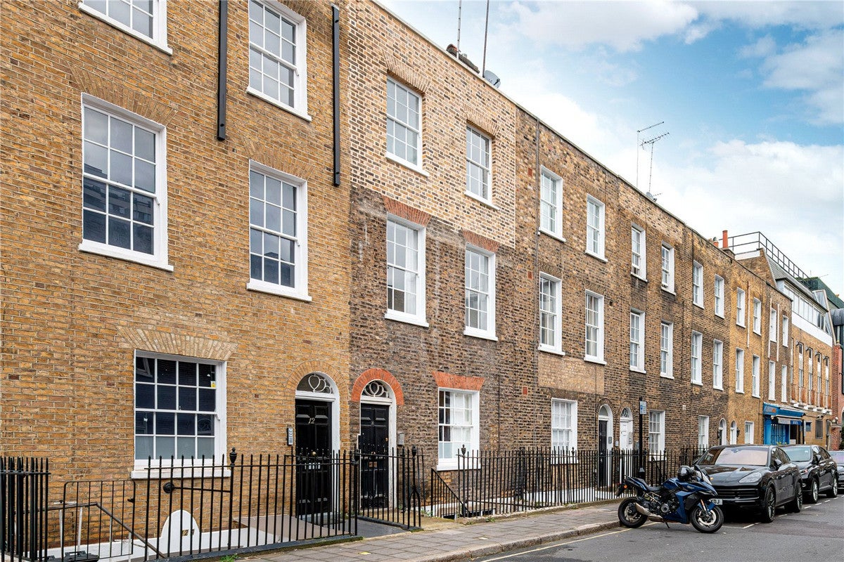 Flat Star Street in City of Westminster