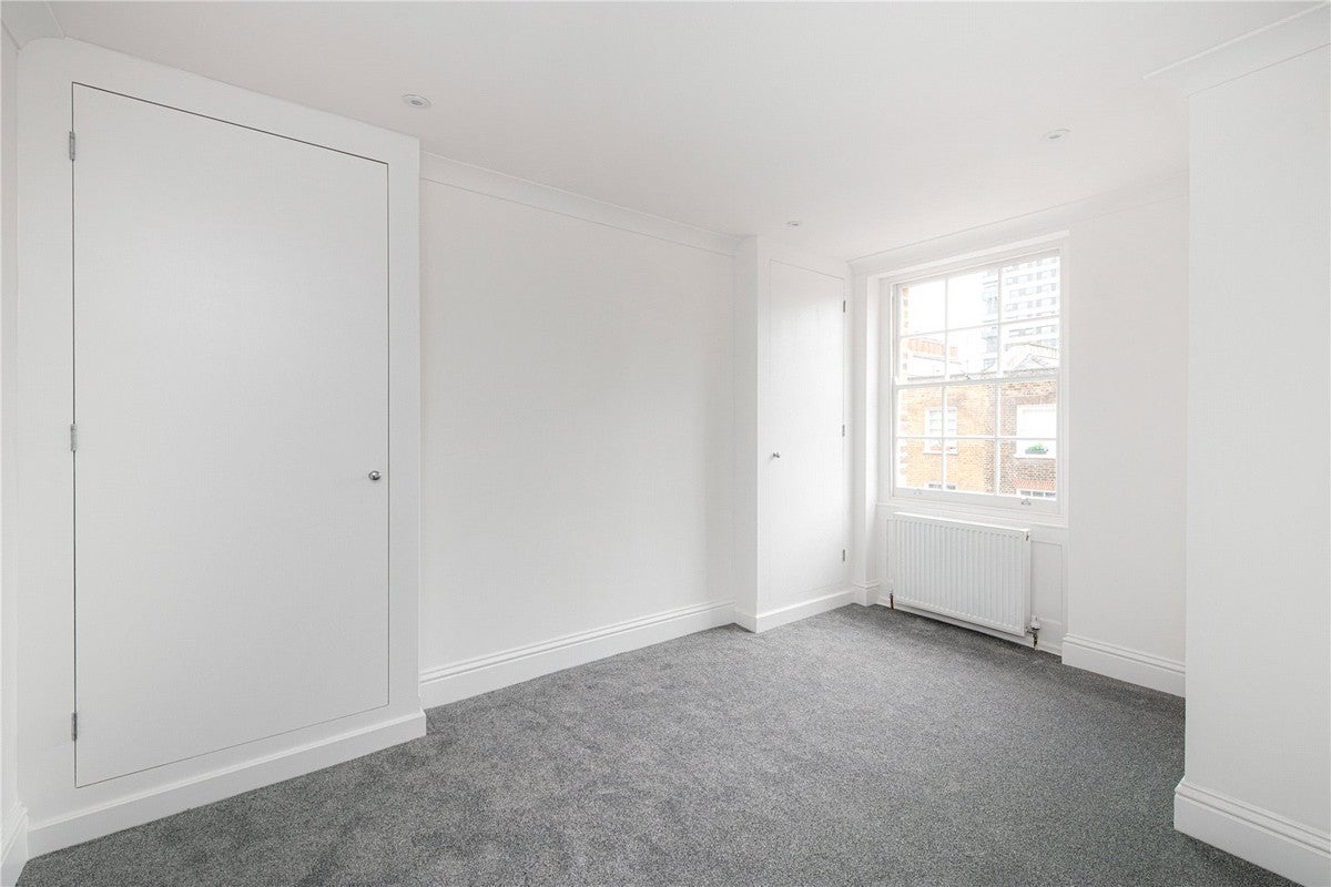 Flat Star Street in City of Westminster