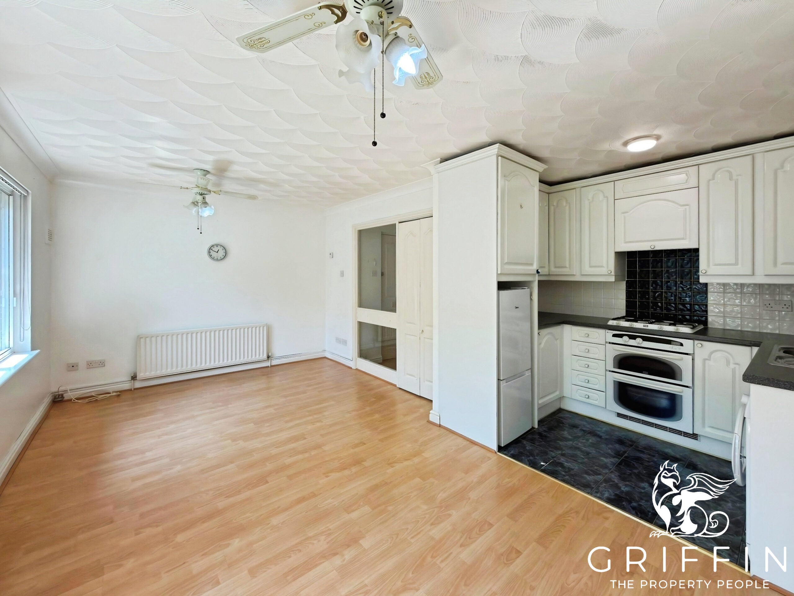 Flat College Close in Loughton