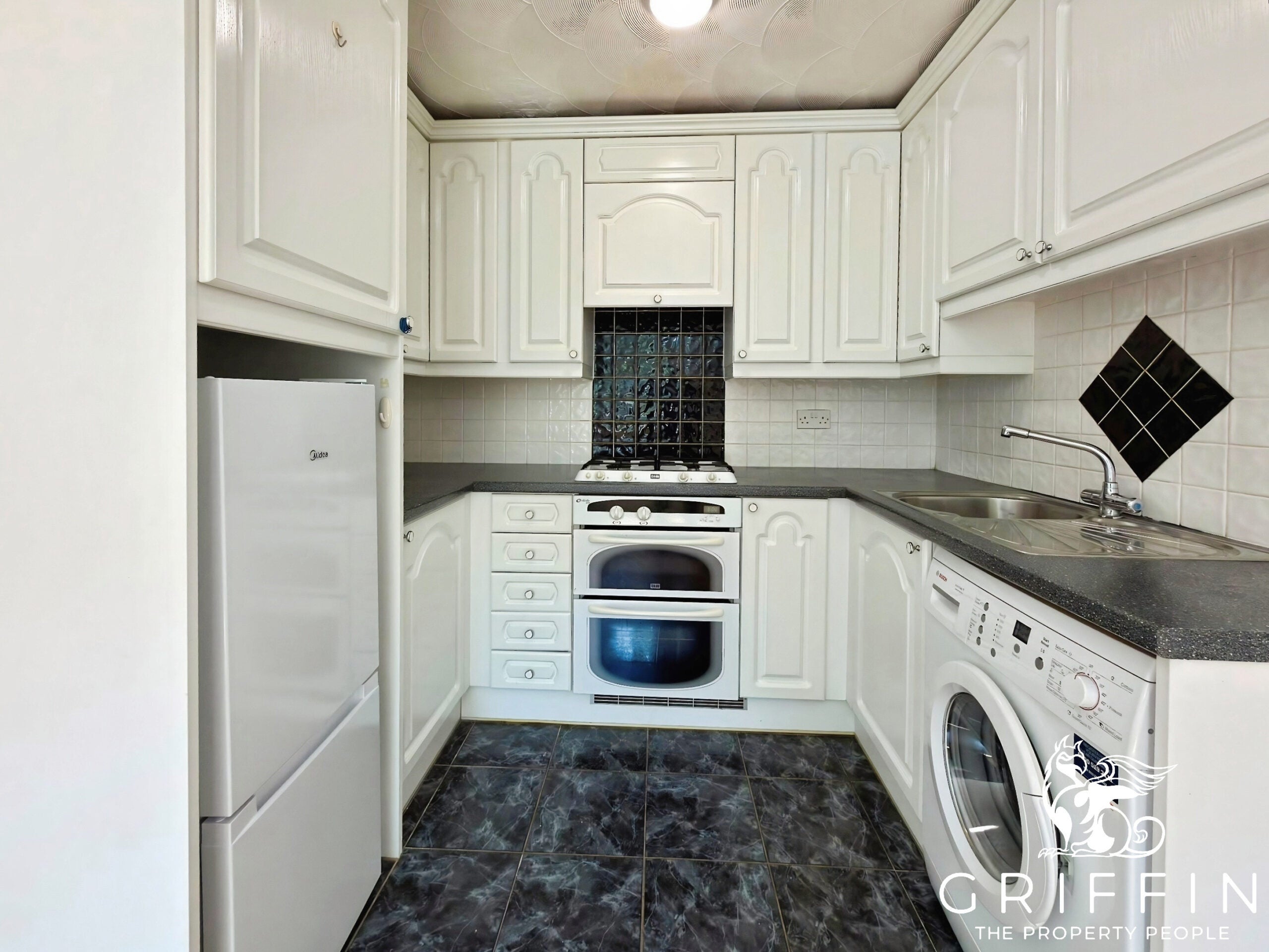Flat College Close in Loughton