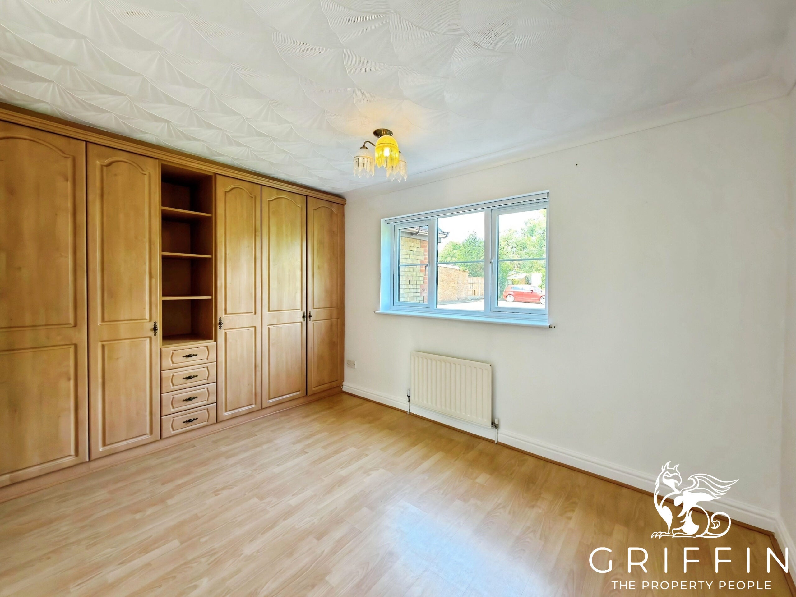 Flat College Close in Loughton