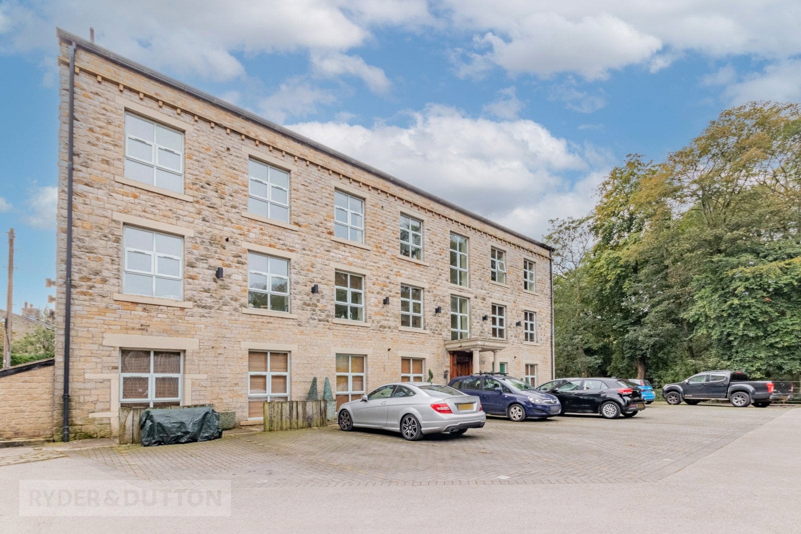 Flat Slackcote Lane in Oldham