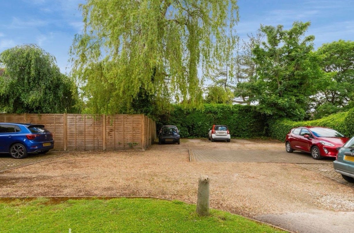 Flat Heathdene Road in Greater London