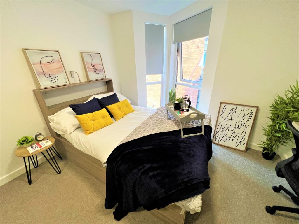 Flat Knowle Street in Stoke-on-Trent