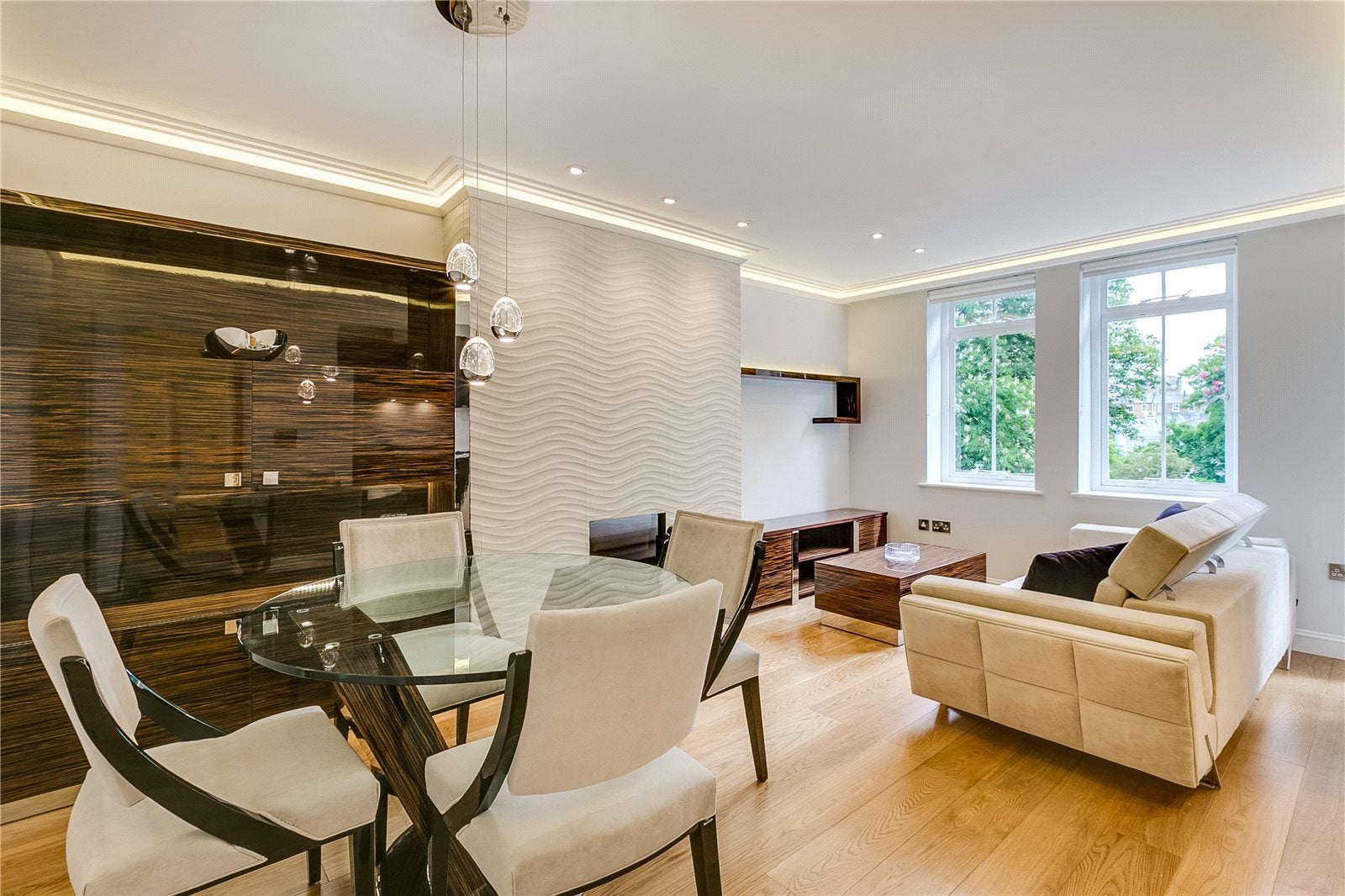 Flat Norland Square in Greater London
