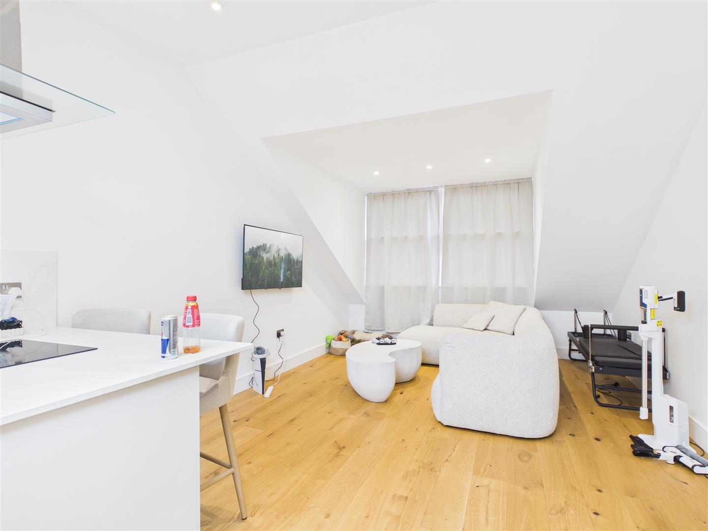 Flat Cumberland Park in Greater London