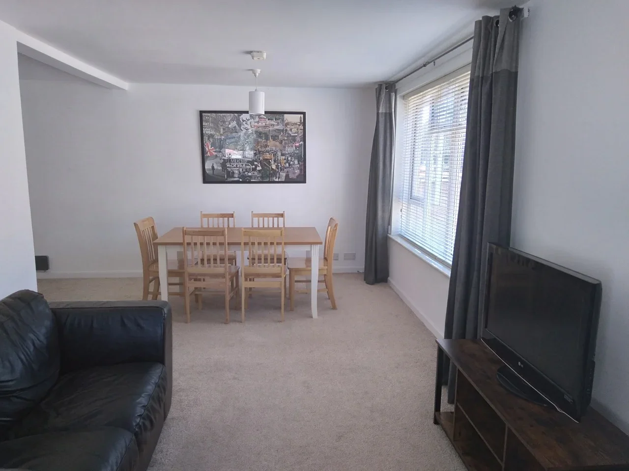 Room Tanfield Road in London