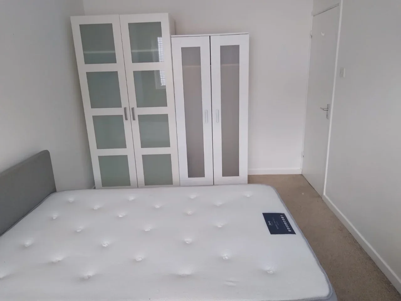 Room Tanfield Road in London