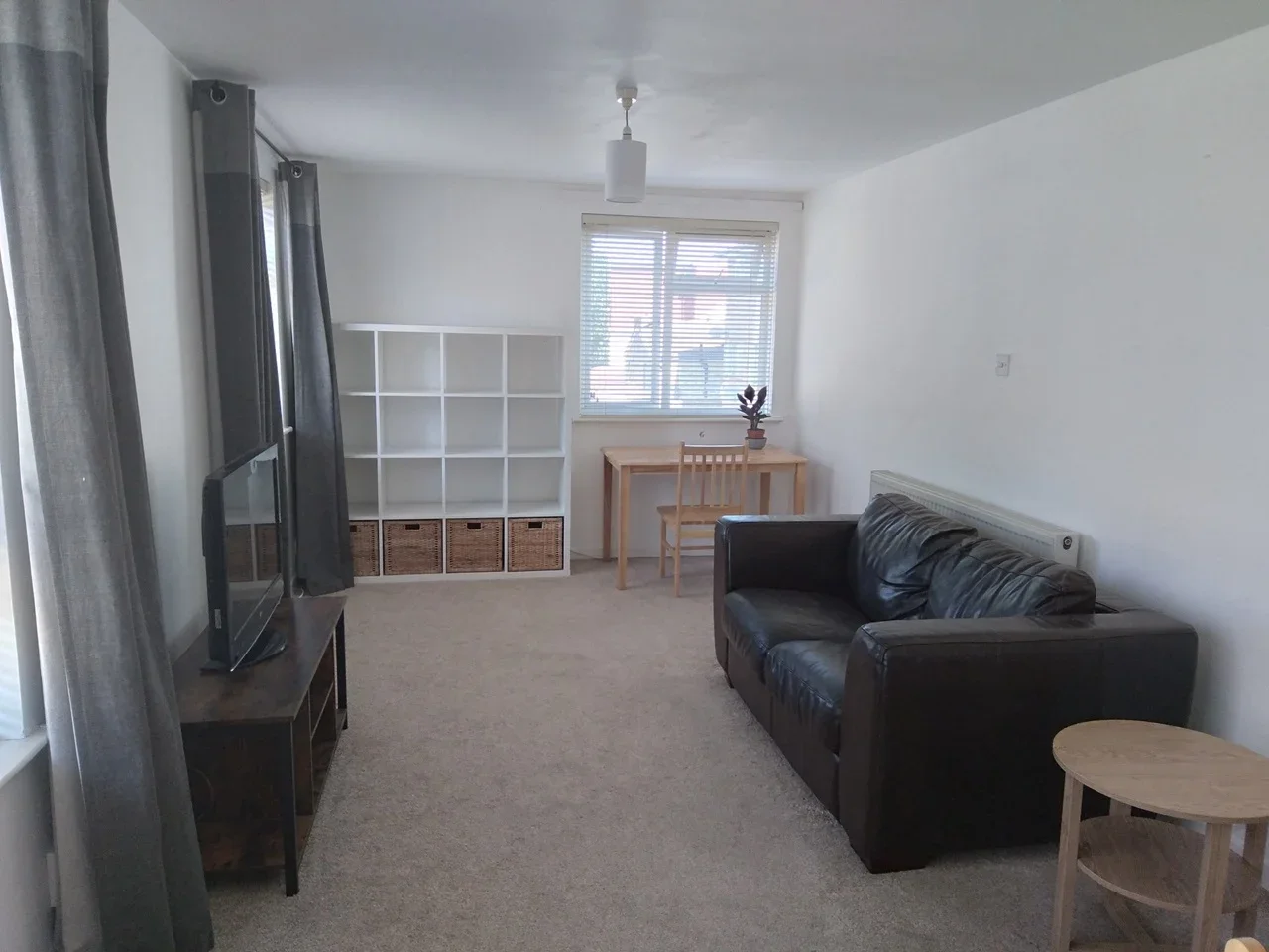 Room Tanfield Road in London