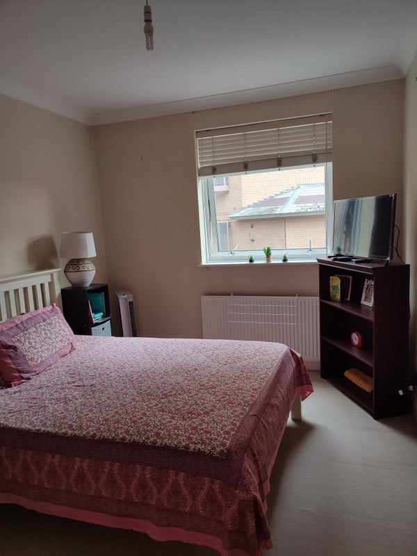 Room Hillcrest Road in Greater London