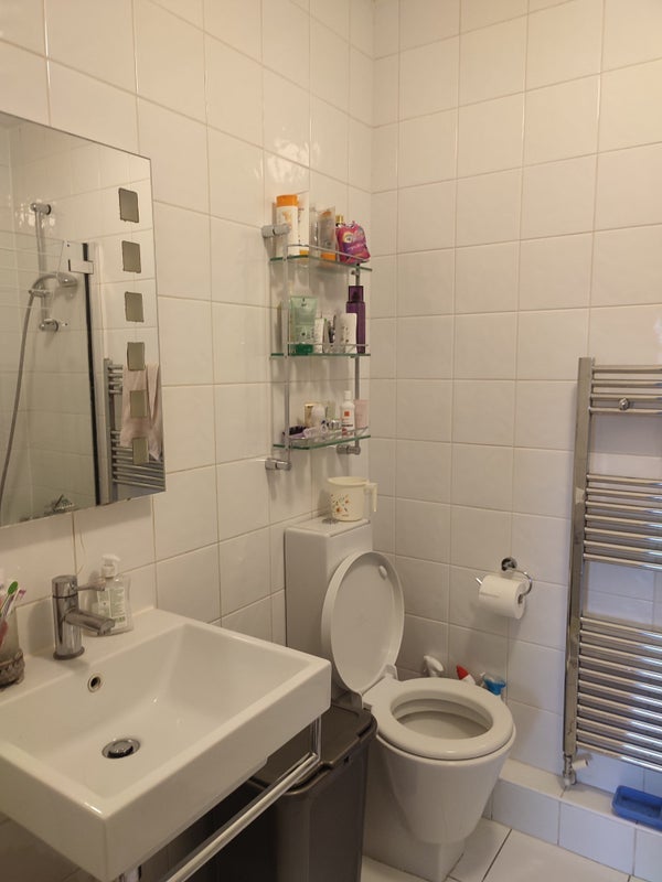 Room Hillcrest Road in Greater London