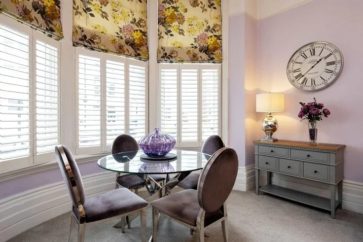 Flat Sinclair Road in Greater London